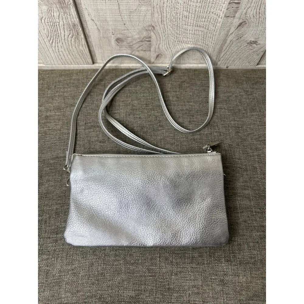 Stone Mountain Metallic Silver Crossbody Bag With Adjustable Strap & Card Slots - Picture 4 of 12